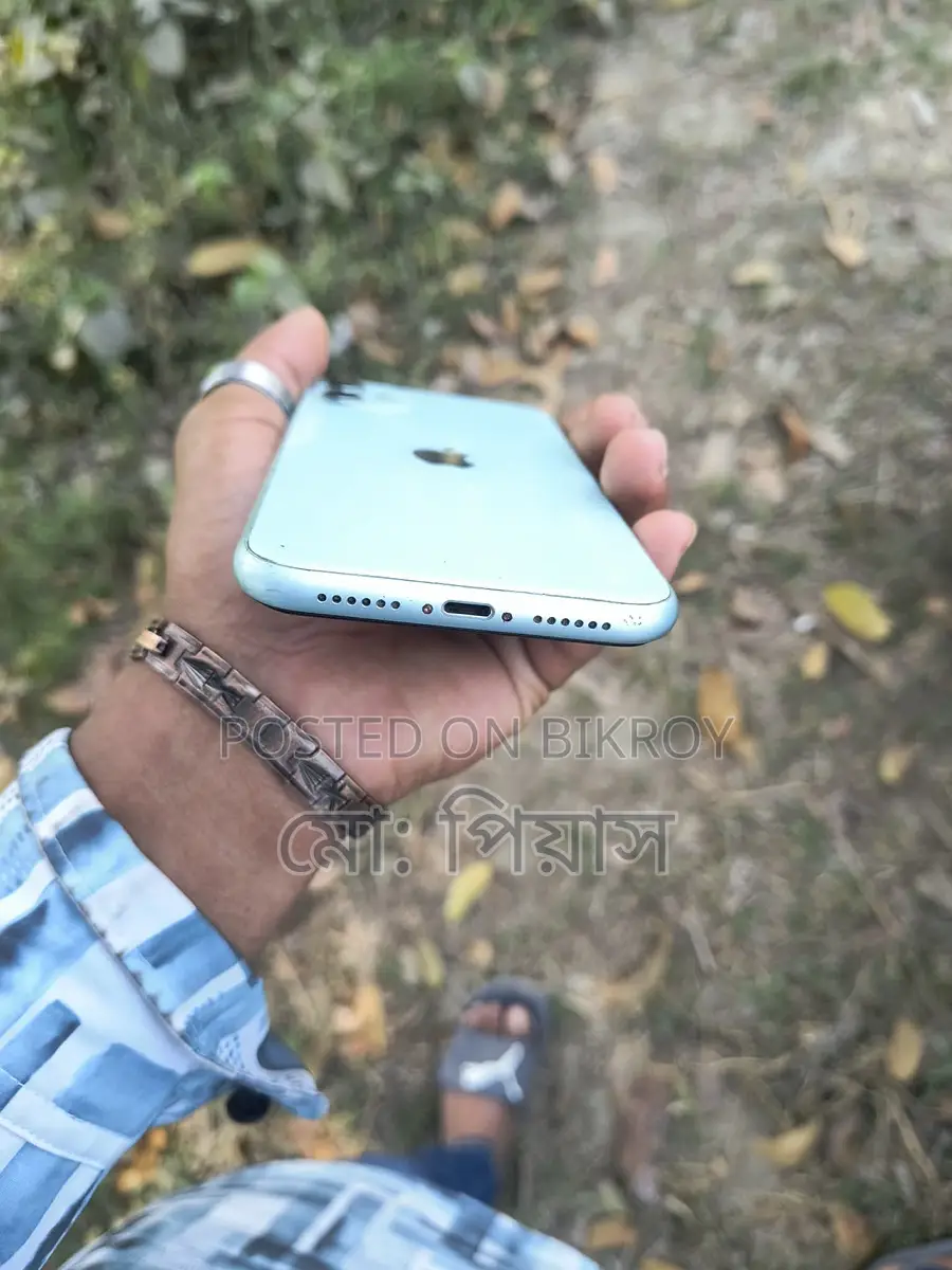 Apple iPhone 11 . (Used)