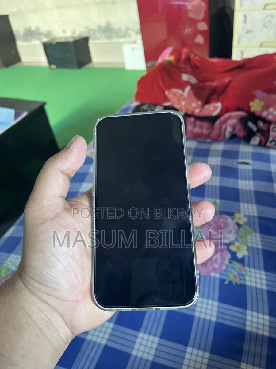 Apple iPhone 13 (Used)