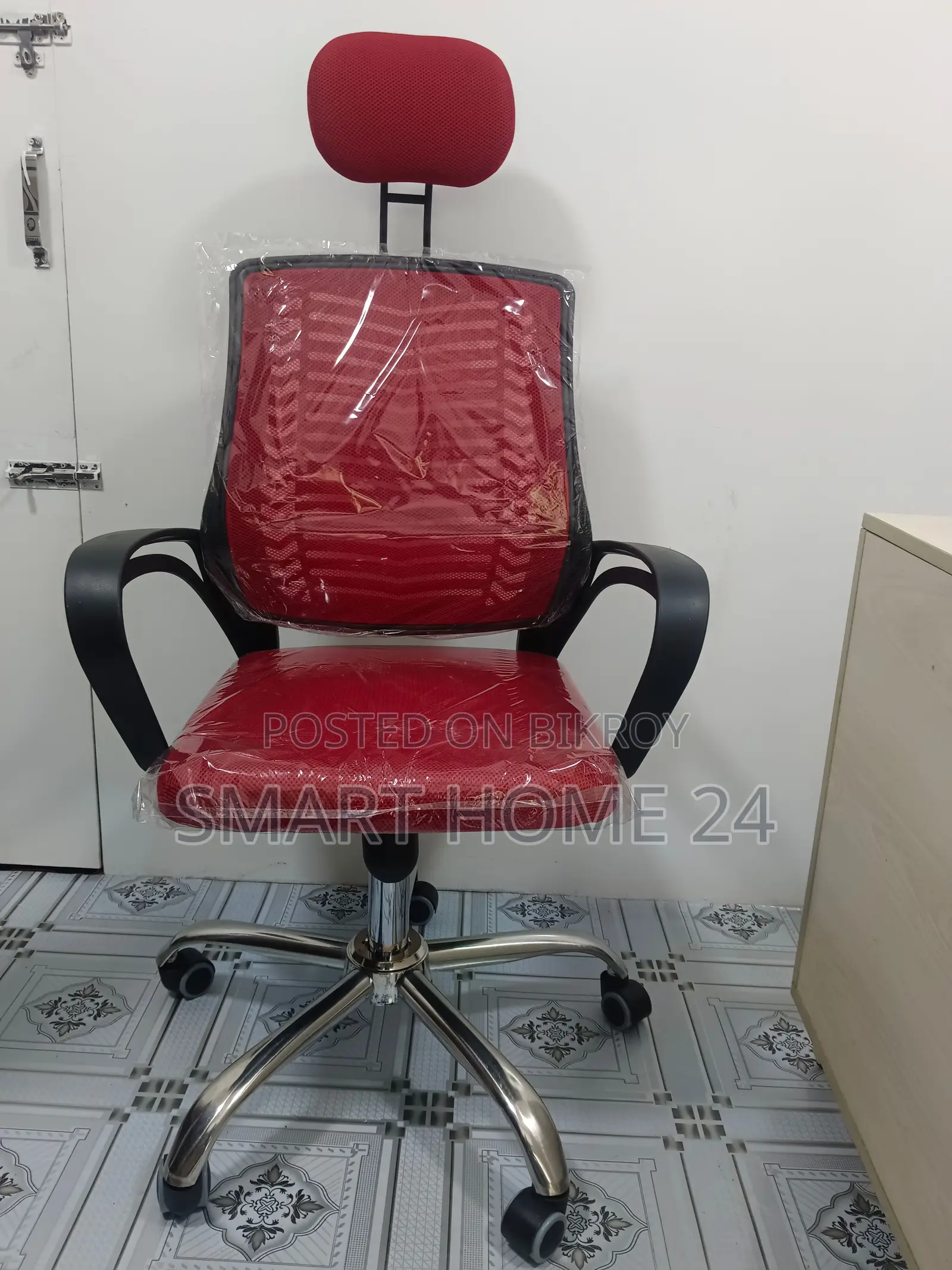 Premium Mesh Office Chair – Stylish Red Design with Metal Base