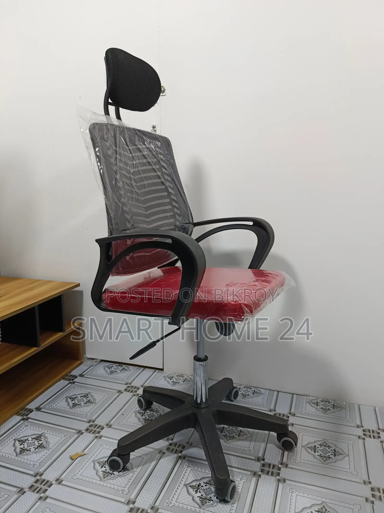 Premium Ergonomic Mesh Office Chair with Red Cushion – Smart Design