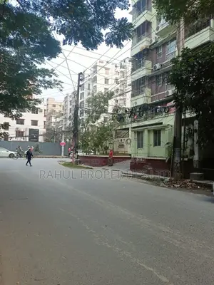 বসুন্ধরা আর/এ ব্লক-ডি তে ব্যবহৃত ফ্ল্যাট বিক্রয় হবে