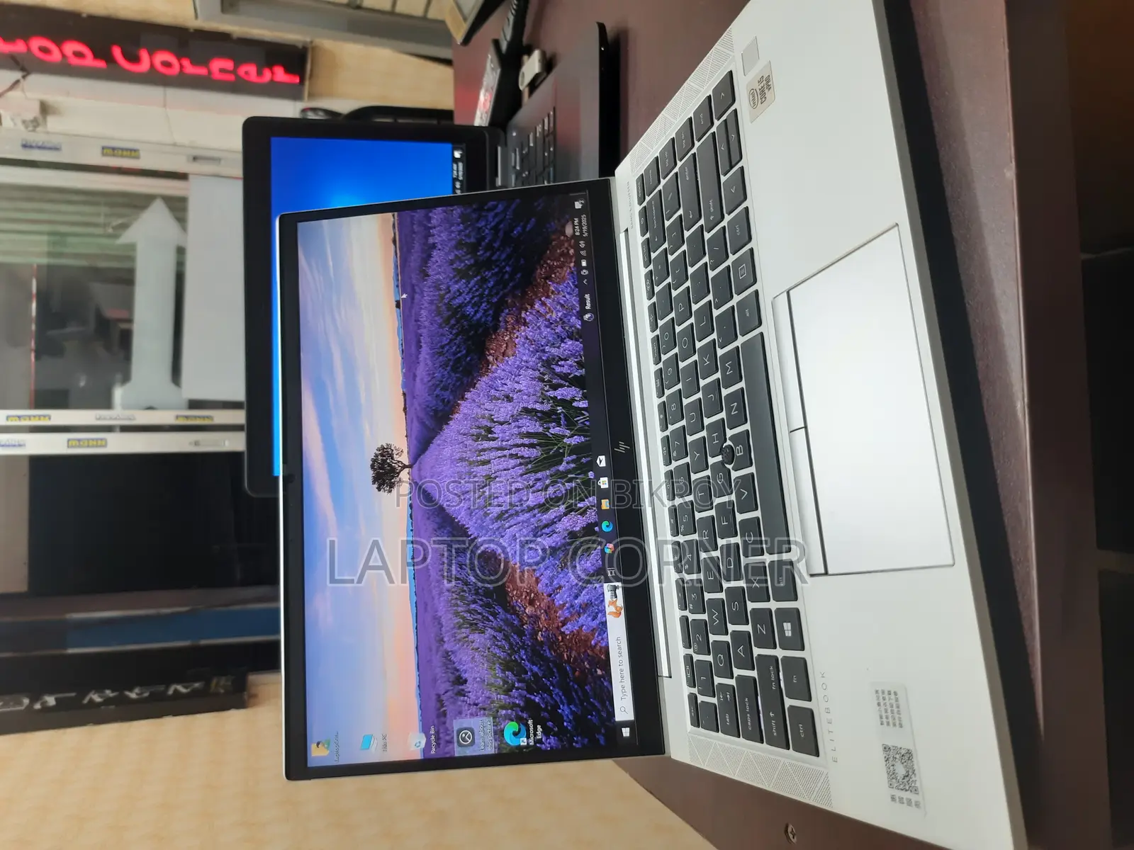 HP 10th Generation INTEL I5 256/8GB SILVER COLOUR Slim & TOUCH SCREEN