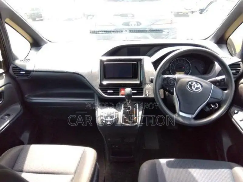 Toyota Noah X Non Hybrid Purple 2020