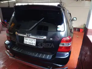 Toyota Kluger 2004
