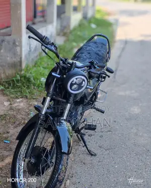 TVS Victor . 2024