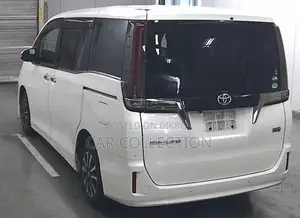 Toyota Esquire 2020