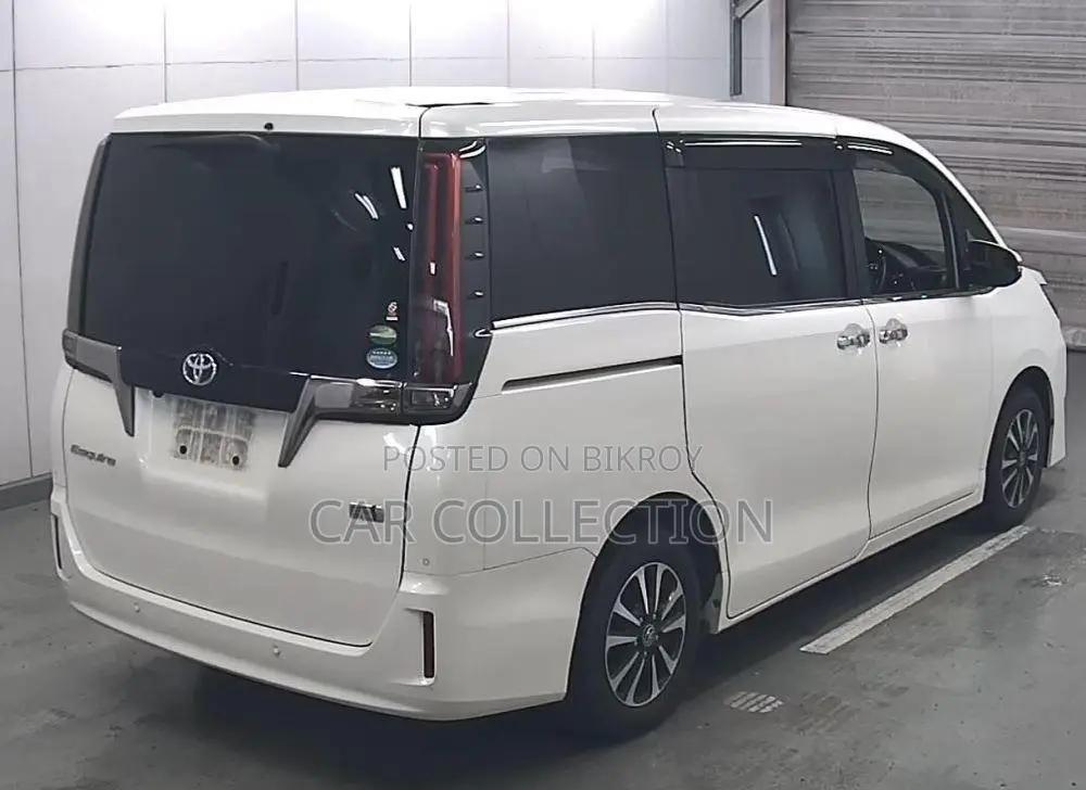 Toyota Esquire 2020