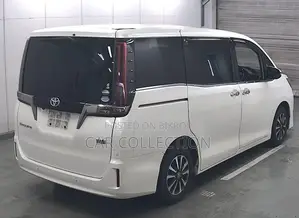 Toyota Esquire 2020