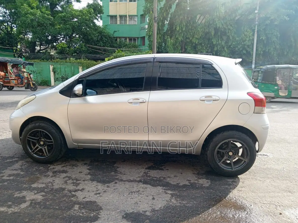 Toyota Vitz 2008 Silver