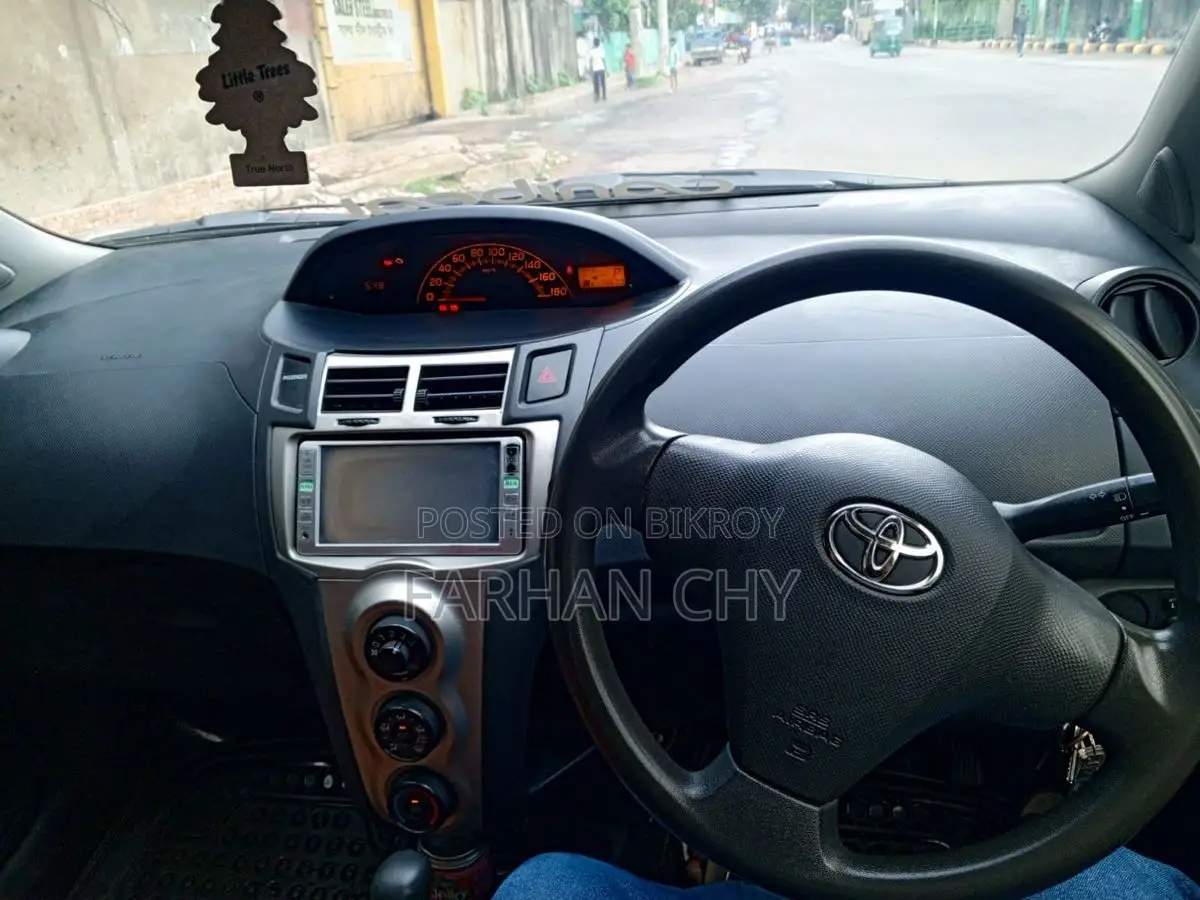 Toyota Vitz 2008 Silver