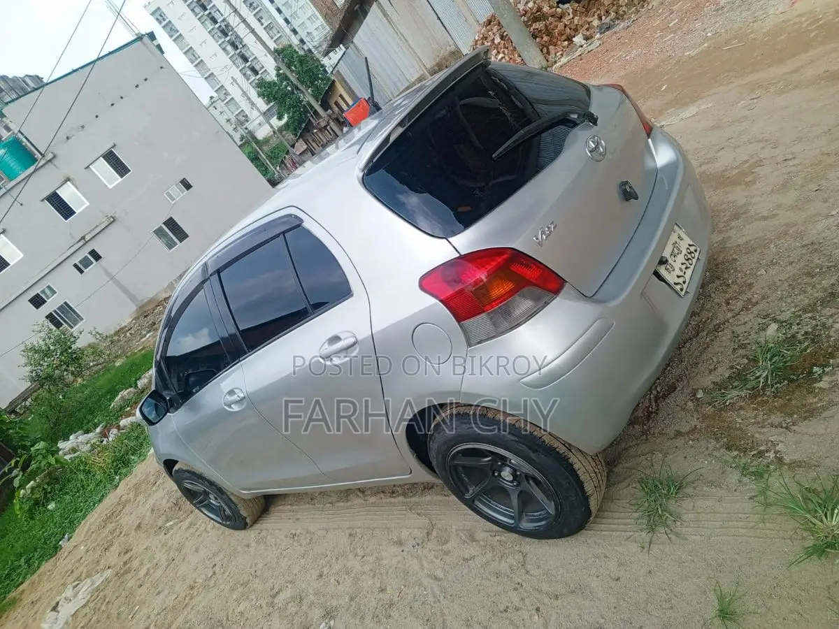 Toyota Vitz 2008 Silver