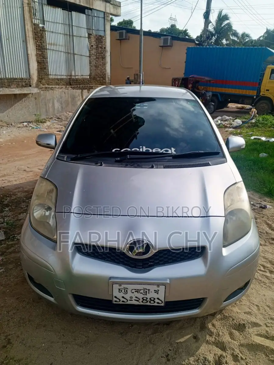 Toyota Vitz 2008 Silver
