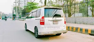 Toyota Noah si 2011