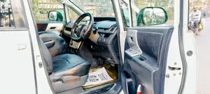 Toyota Noah si 2011