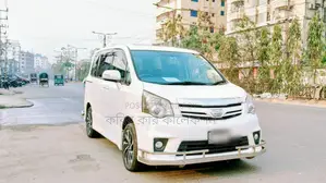 Toyota Noah si 2011