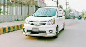 Toyota Noah si 2011