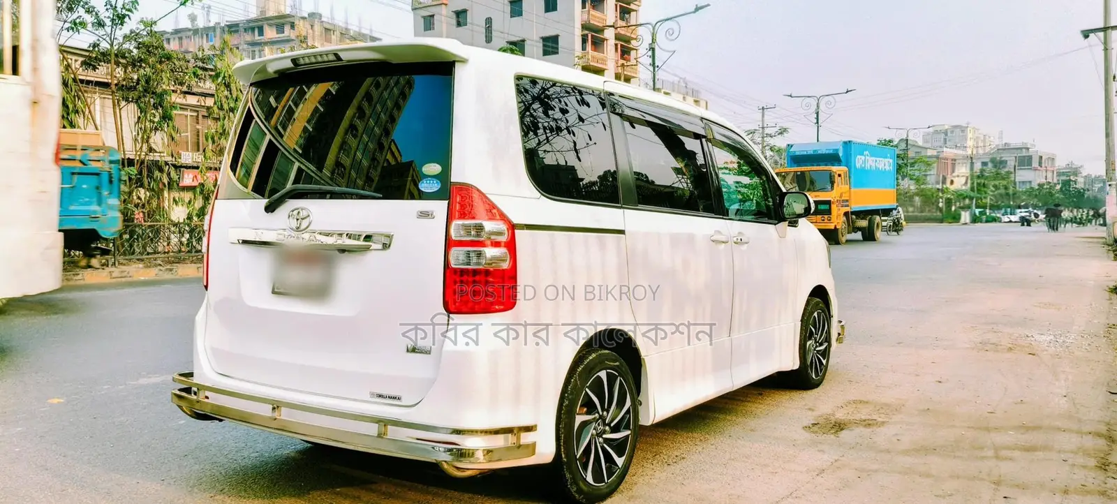 Toyota Noah si 2011