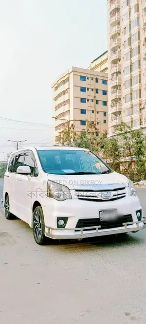 Toyota Noah si 2011