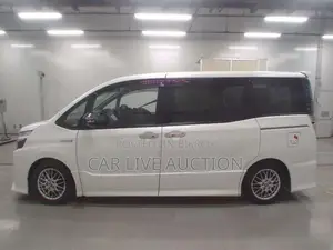 Toyota Noah hybrid 2021