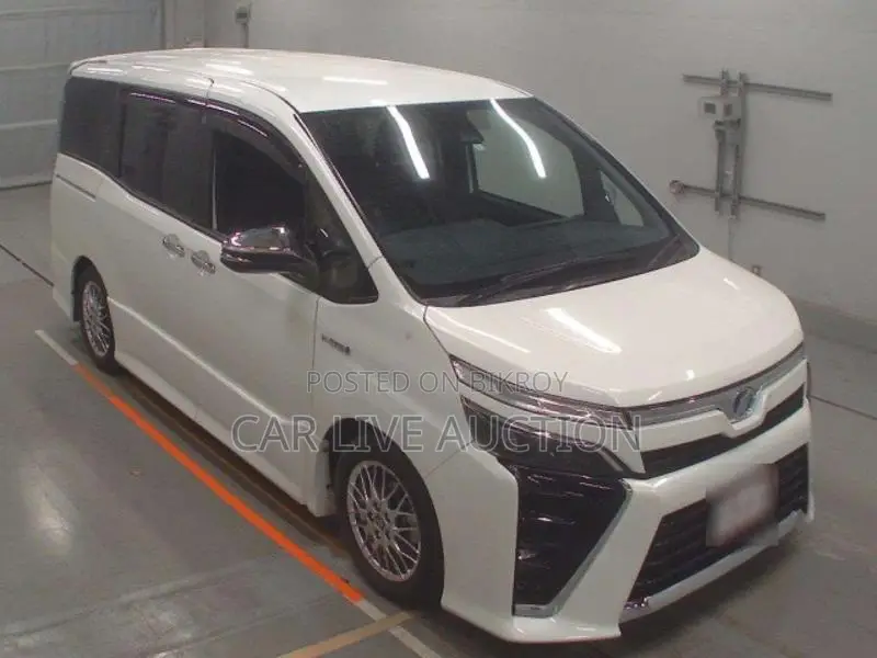 Toyota Noah hybrid 2021