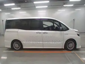 Toyota Noah hybrid 2021