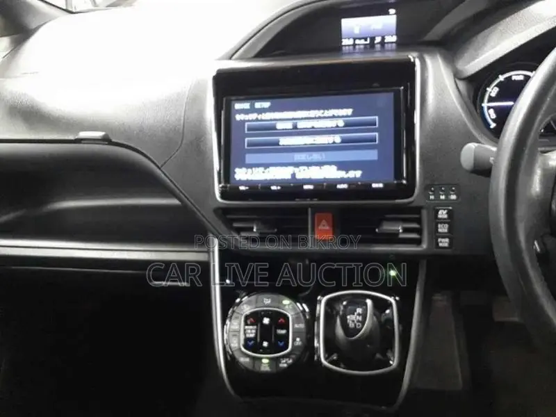 Toyota Noah hybrid 2021