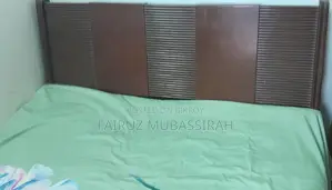 ওক কাঠের খাট