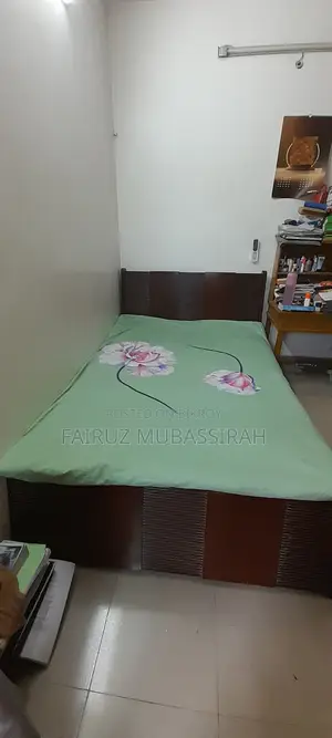 ওক কাঠের খাট