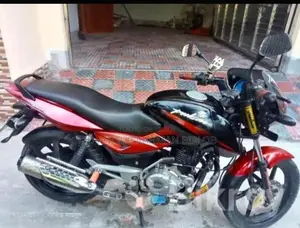 Bajaj Pulsar 150 . 2017