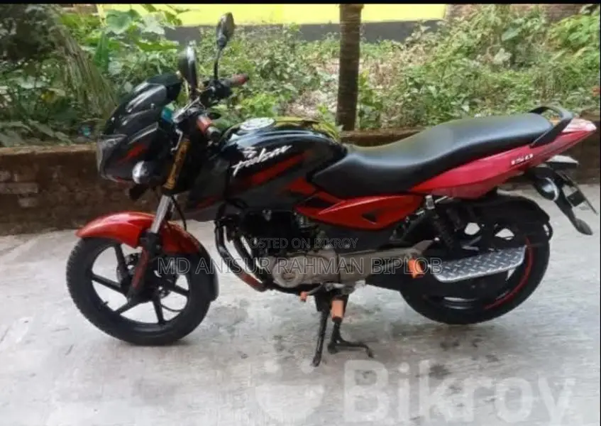 Bajaj Pulsar 150 . 2017