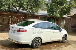 Ford Fiesta . 2013