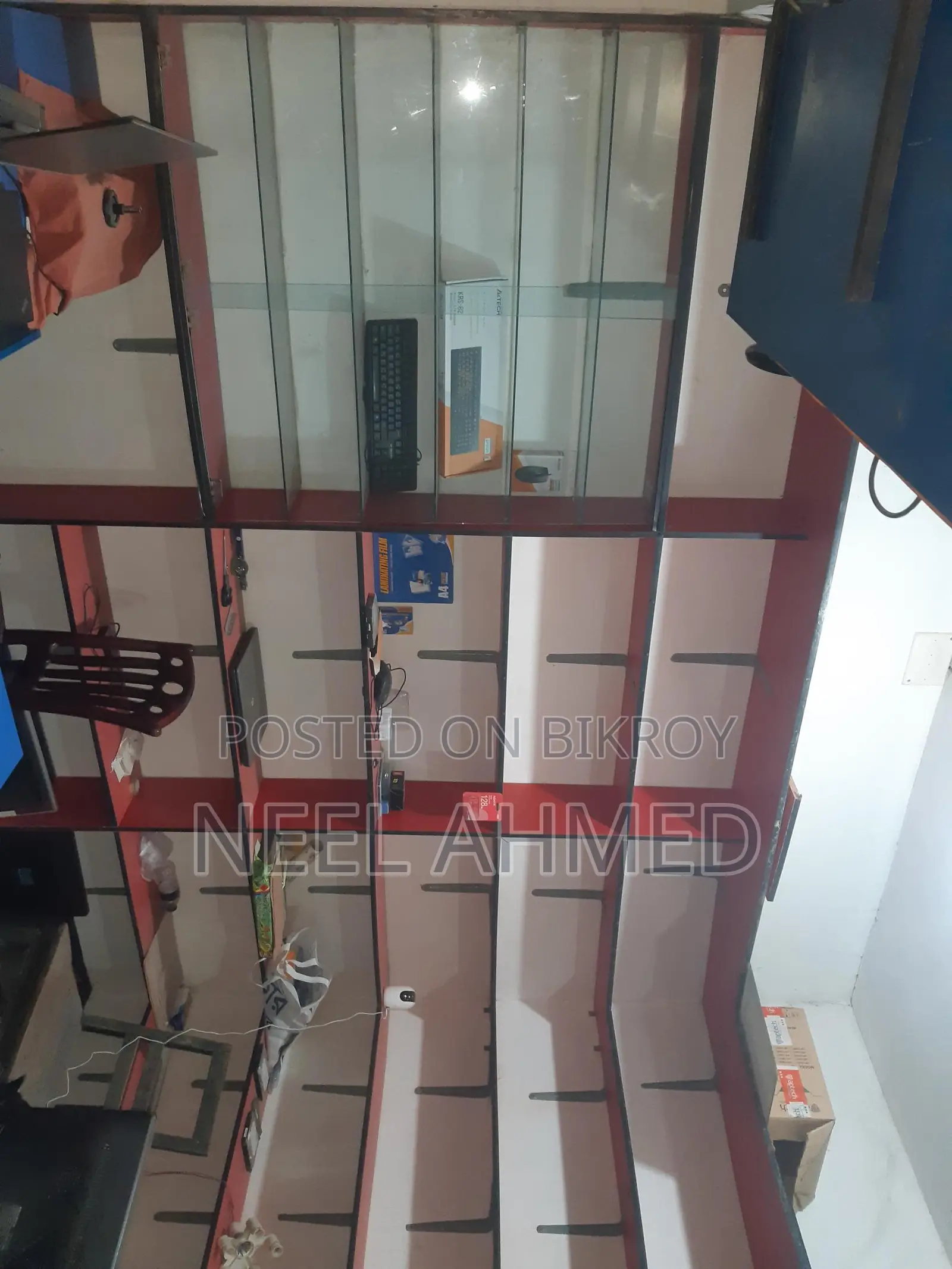 Shop Rack for Sale with Glass