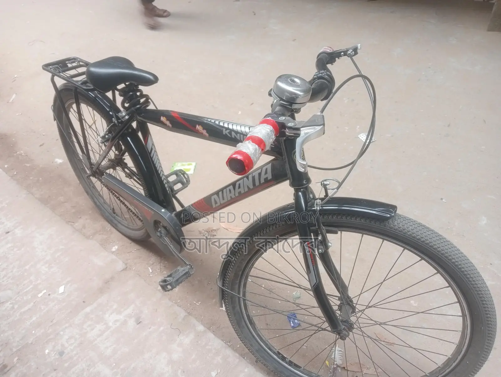 A bicycle will be sold. The name of the bicycle is Duronto.