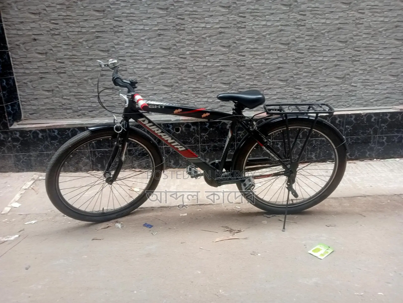 A bicycle will be sold. The name of the bicycle is Duronto.