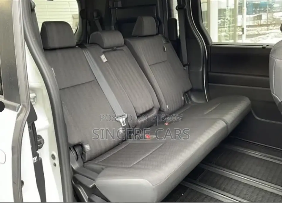 Toyota Noah SG. NON. HYB 2022