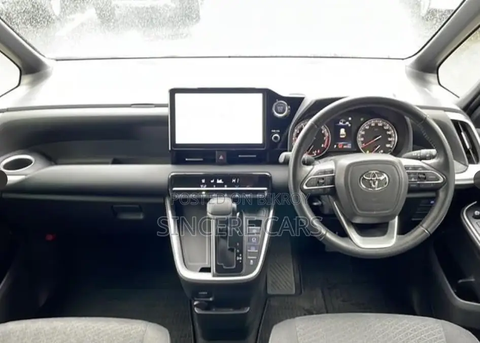 Toyota Noah SG. NON. HYB 2022