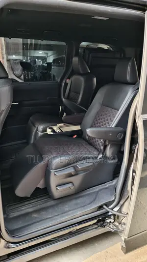 Toyota Voxy 2DOOR POWER-PUSH 2023