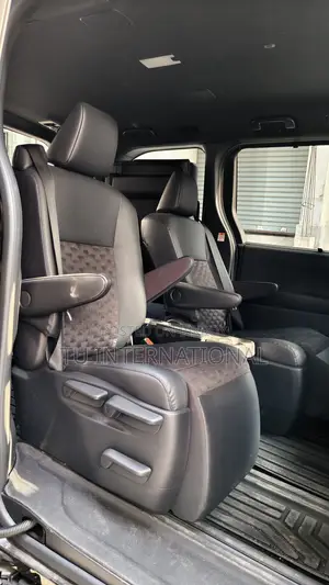 Toyota Voxy 2DOOR POWER-PUSH 2023