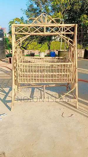 বেতের দোলনা