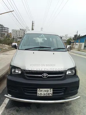 Toyota Noah 2005