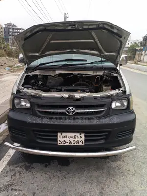 Toyota Noah 2005