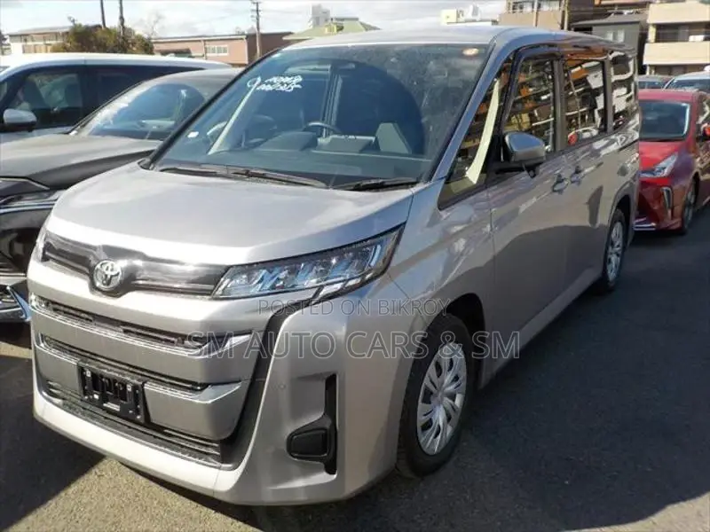 Toyota Noah Non Hybrid X Grey 2023