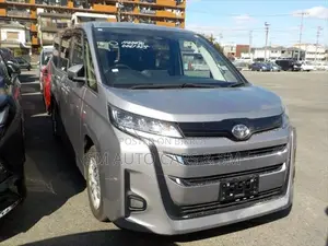 Toyota Noah Non Hybrid X Grey 2023