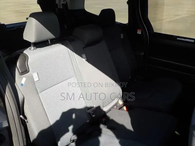 Toyota Noah Non Hybrid X Grey 2023