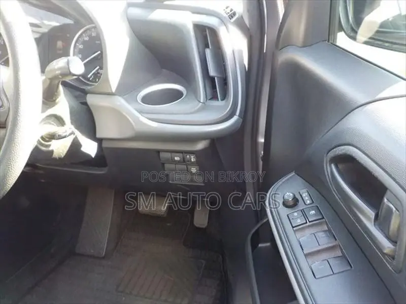 Toyota Noah Non Hybrid X Grey 2023