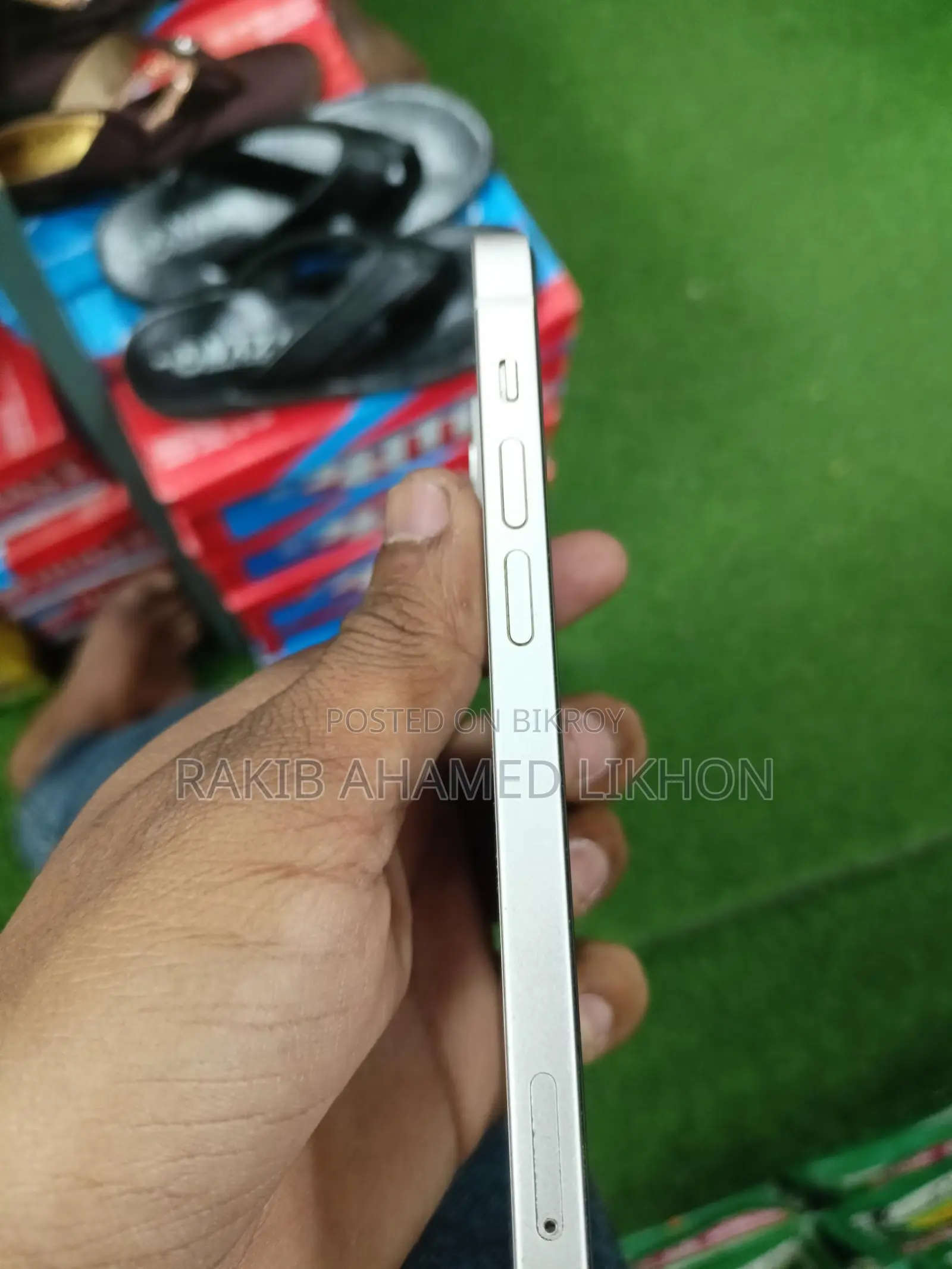 Apple iPhone 12 (Used)