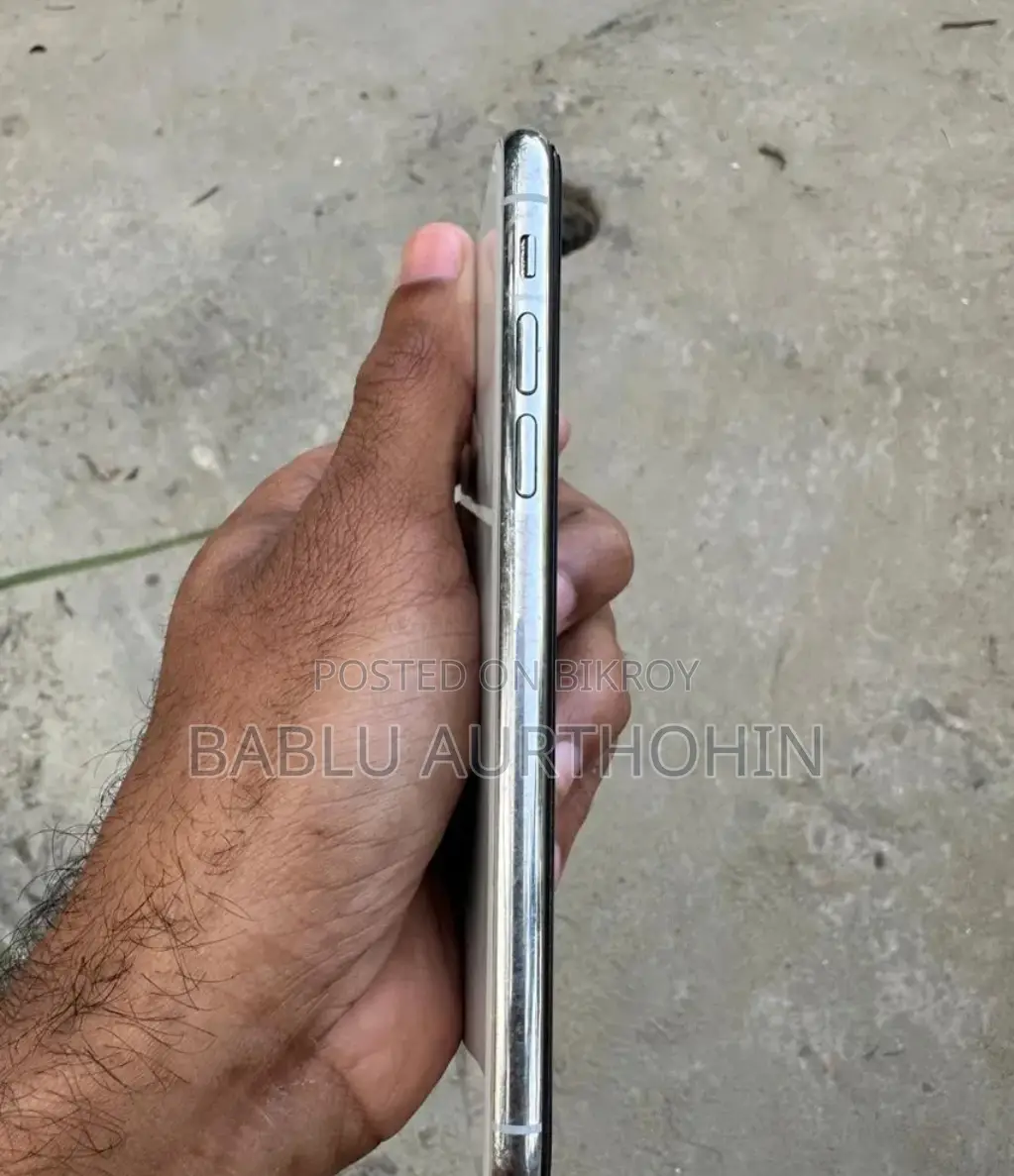 Apple iPhone X (Used)