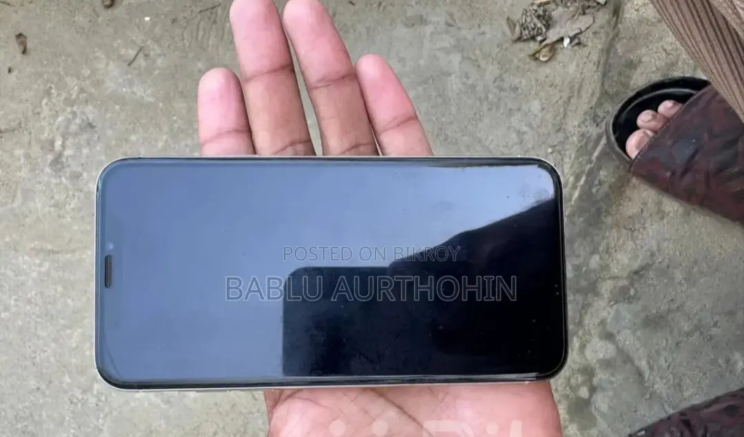 Apple iPhone X (Used)