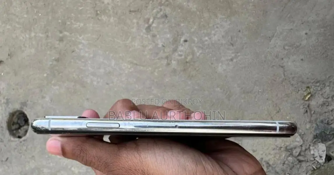 Apple iPhone X (Used)