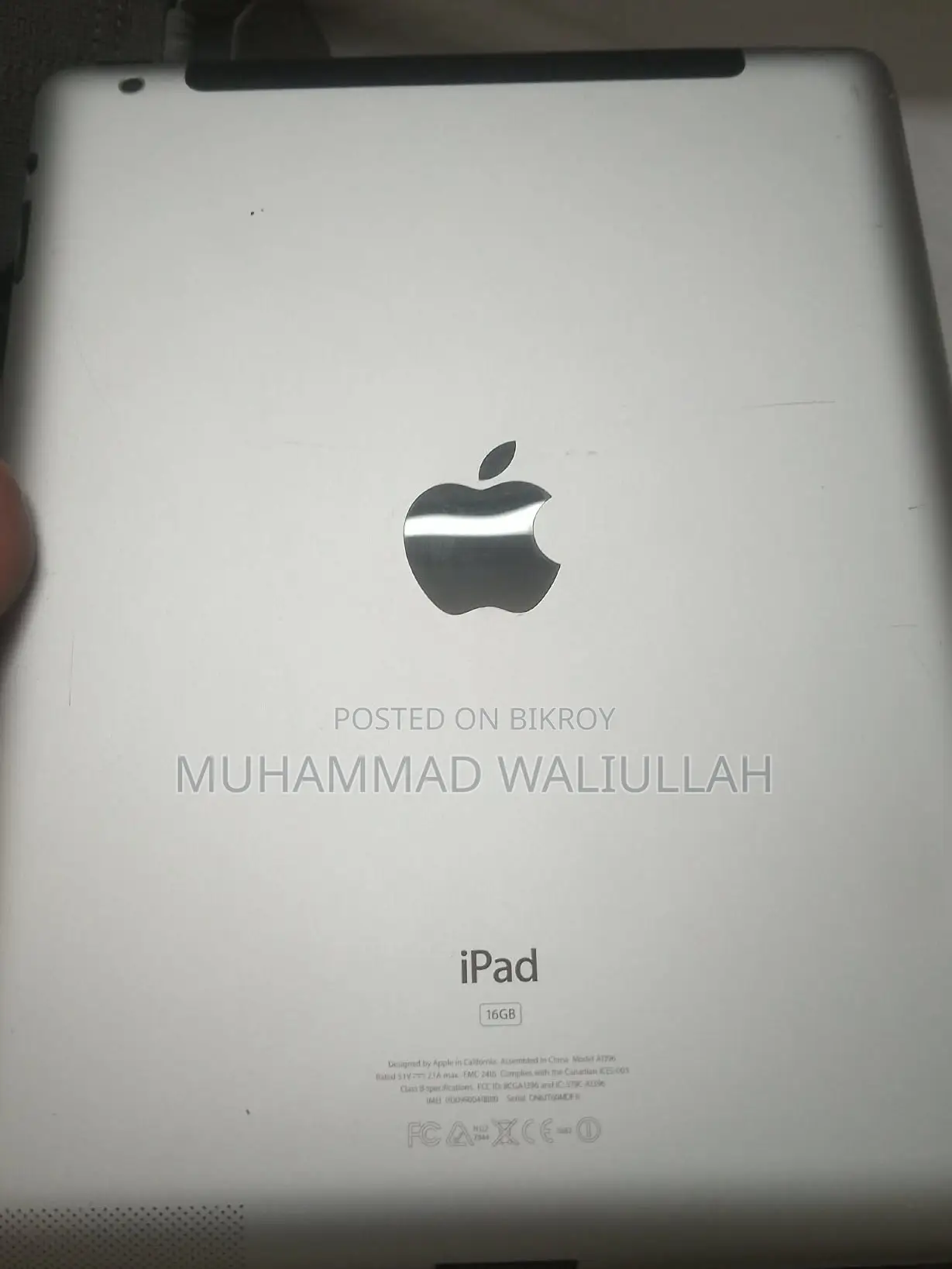 Apple Ipad 2 (16gb) – Smooth condition, comes with free charger and cover